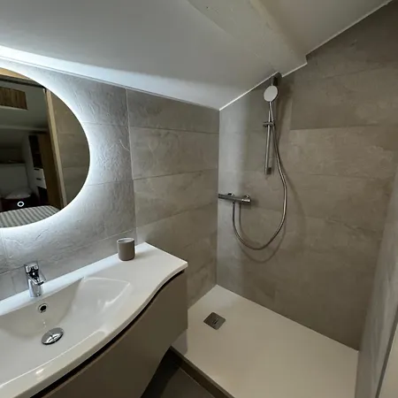Saint-amour - Centre - Et Salle De Bain Wc Privee - Cuisine Partagee *