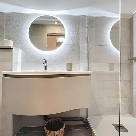 Saint-amour - Centre - Et Salle De Bain Wc Privee - Cuisine Partagee Homestay